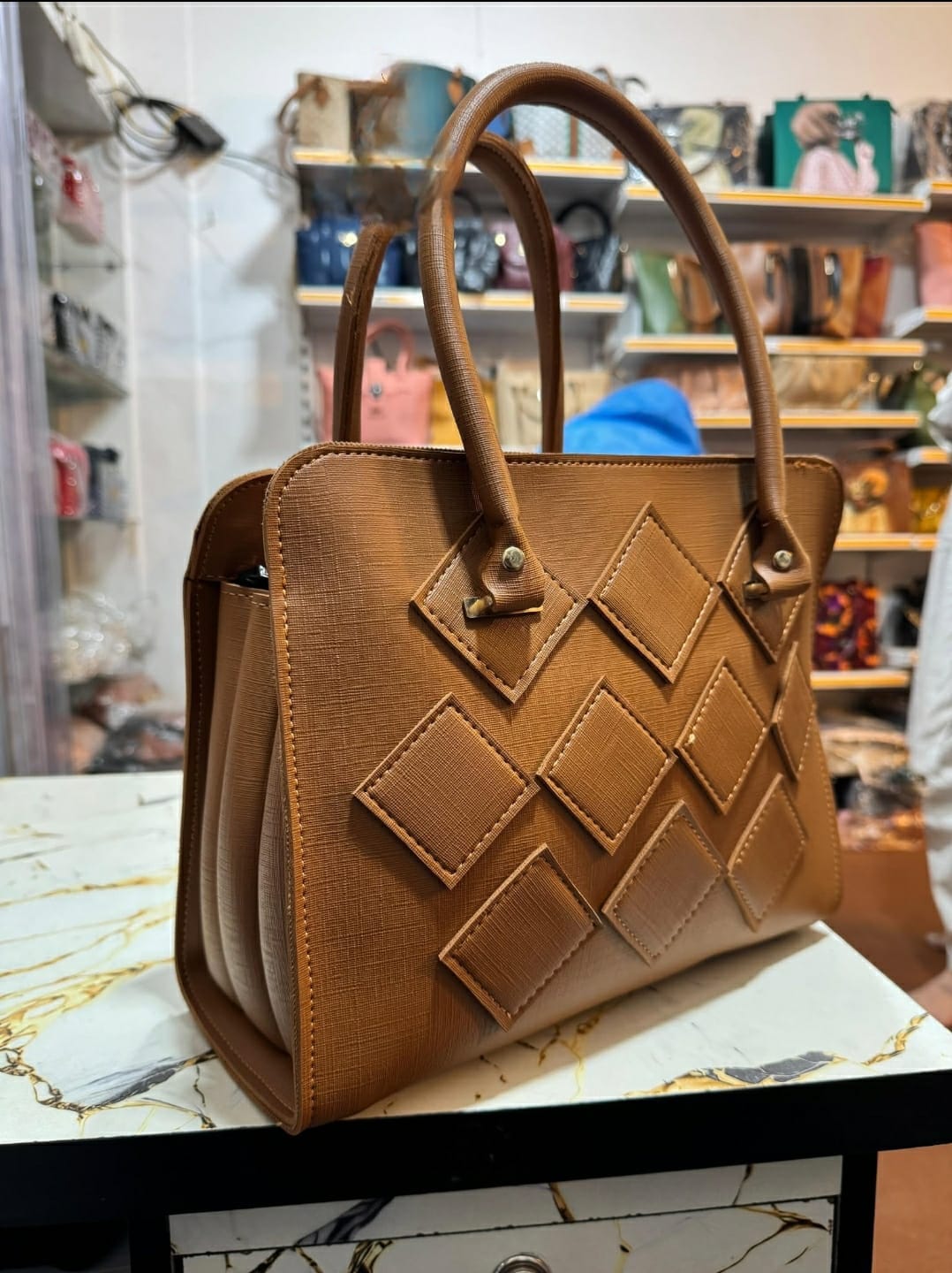 Elegant Ladies Handbag with Diamond Pattern