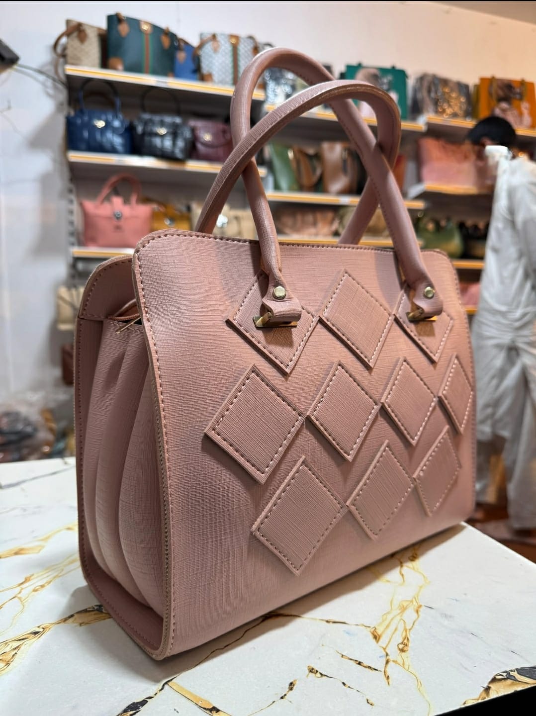 Elegant Ladies Handbag with Diamond Pattern