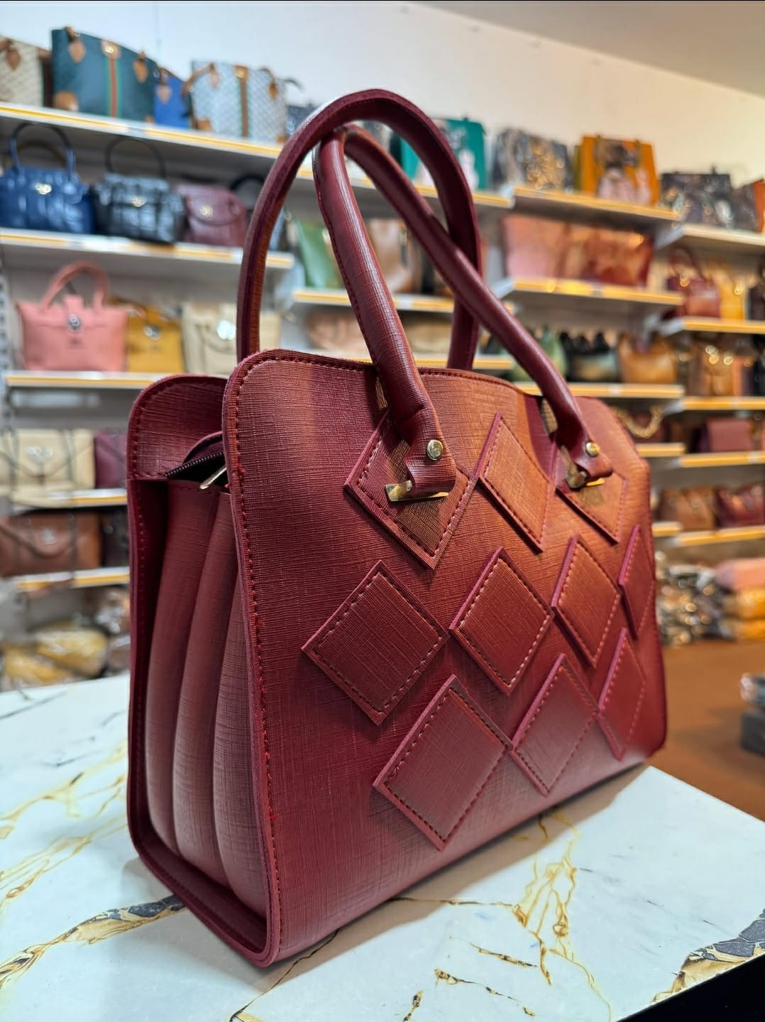 Elegant Ladies Handbag with Diamond Pattern